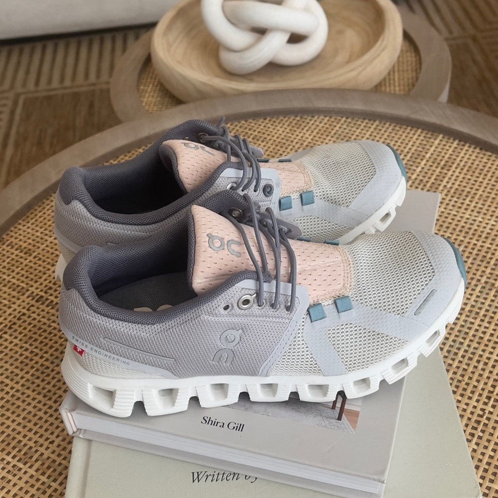 On cloud Tennis shoes 5w